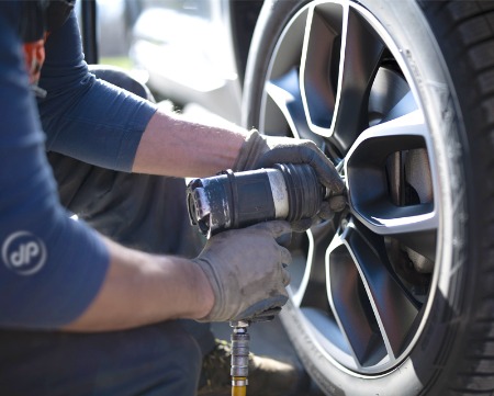 montage équilibrage de pneumatiques à domicile - permutation de pneus